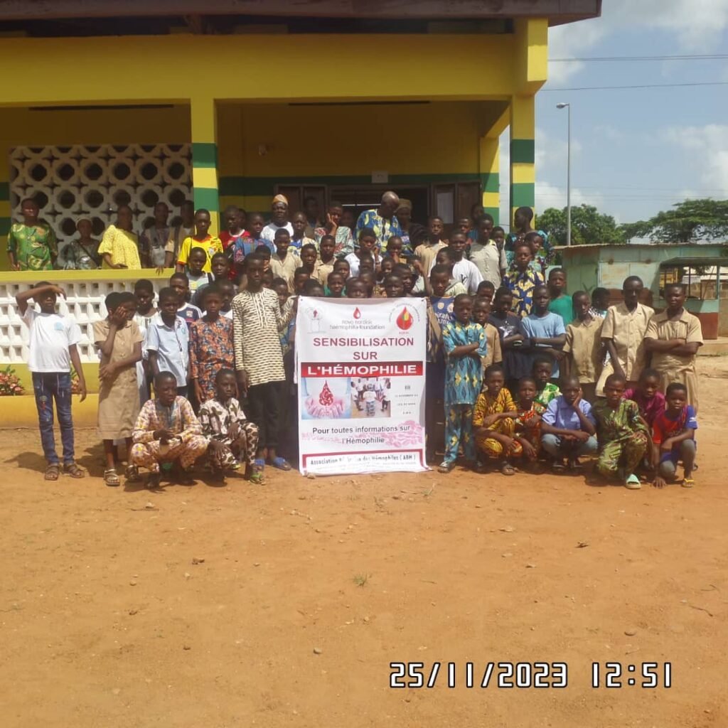Association Béninoise des Hémophiles | ABH | Traitement Pour Tous ! - Sensibilisation à l’hémophilie – CEG Goho Association Béninoise des Hémophiles | ABH | Traitement Pour Tous ! - Sensibilisation à l’hémophilie – CEG Goho