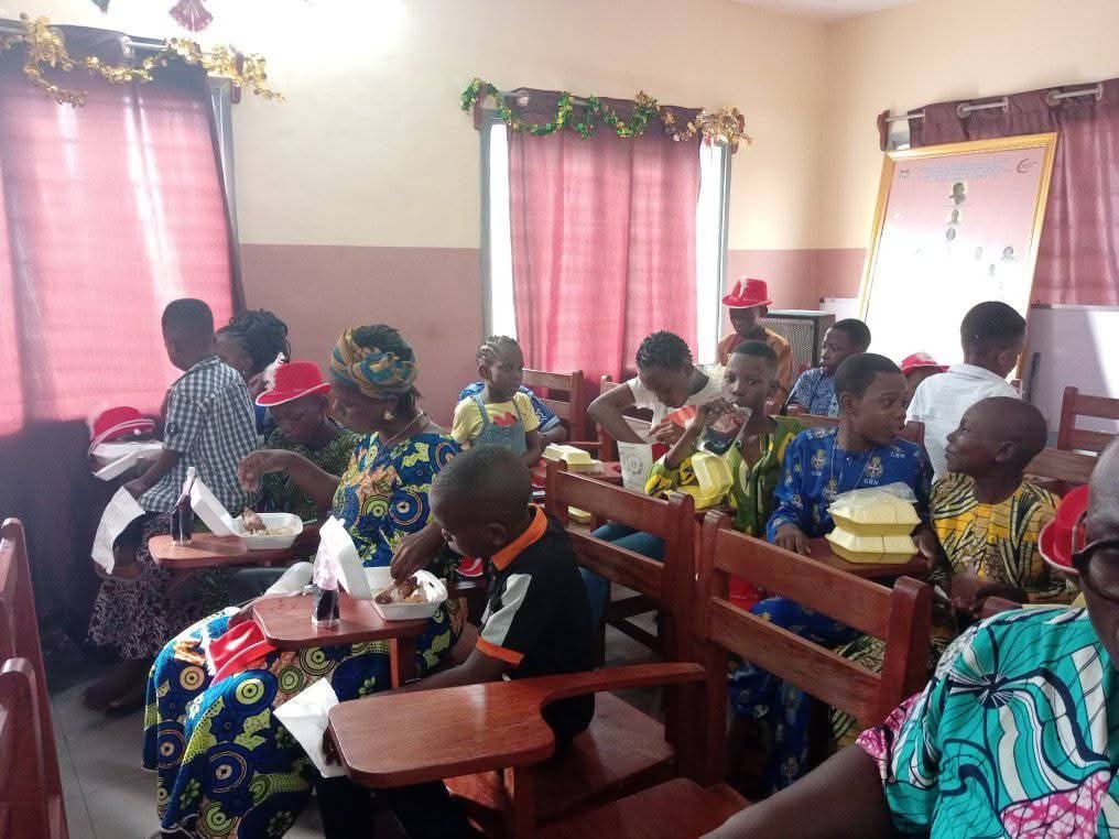 Association Béninoise des Hémophiles | ABH | Traitement Pour Tous ! - Partage de la célébration de Noël avec les personnes hémophiles au Bénin Association Béninoise des Hémophiles | ABH | Traitement Pour Tous ! - Partage de la célébration de Noël avec les personnes hémophiles au Bénin