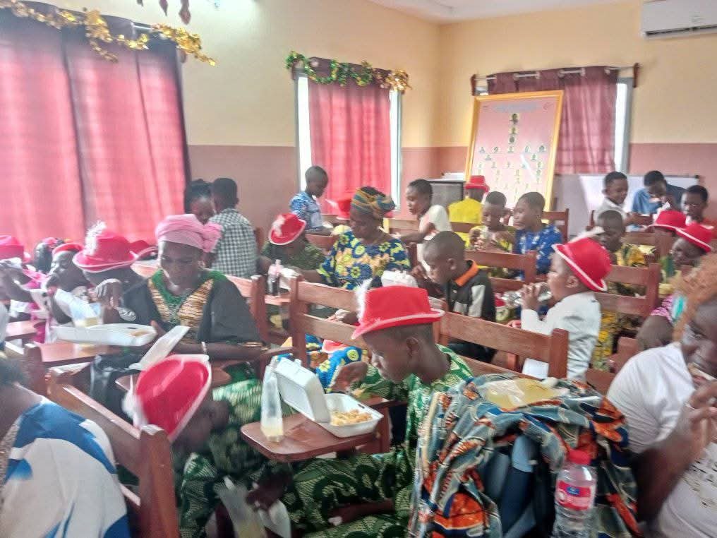 Association Béninoise des Hémophiles | ABH | Traitement Pour Tous ! - Partage de la célébration de Noël avec les personnes hémophiles au Bénin Association Béninoise des Hémophiles | ABH | Traitement Pour Tous ! - Partage de la célébration de Noël avec les personnes hémophiles au Bénin